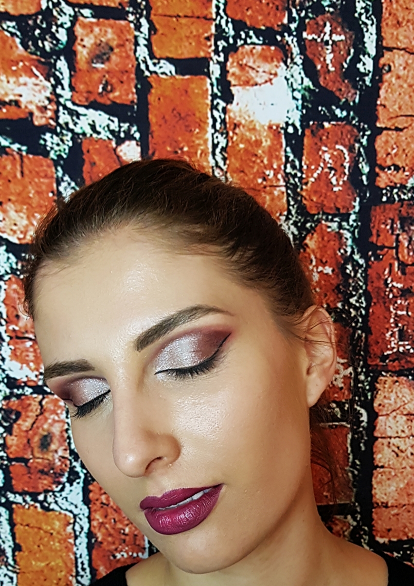 8 Make Up