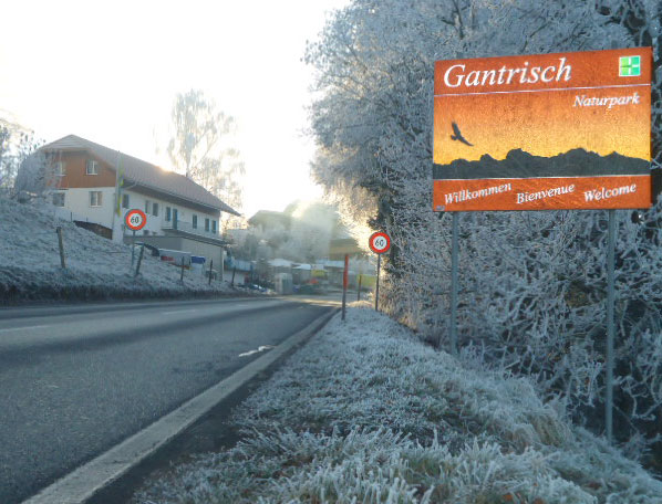 Haus mit Gantrisch Naturparktafel 3